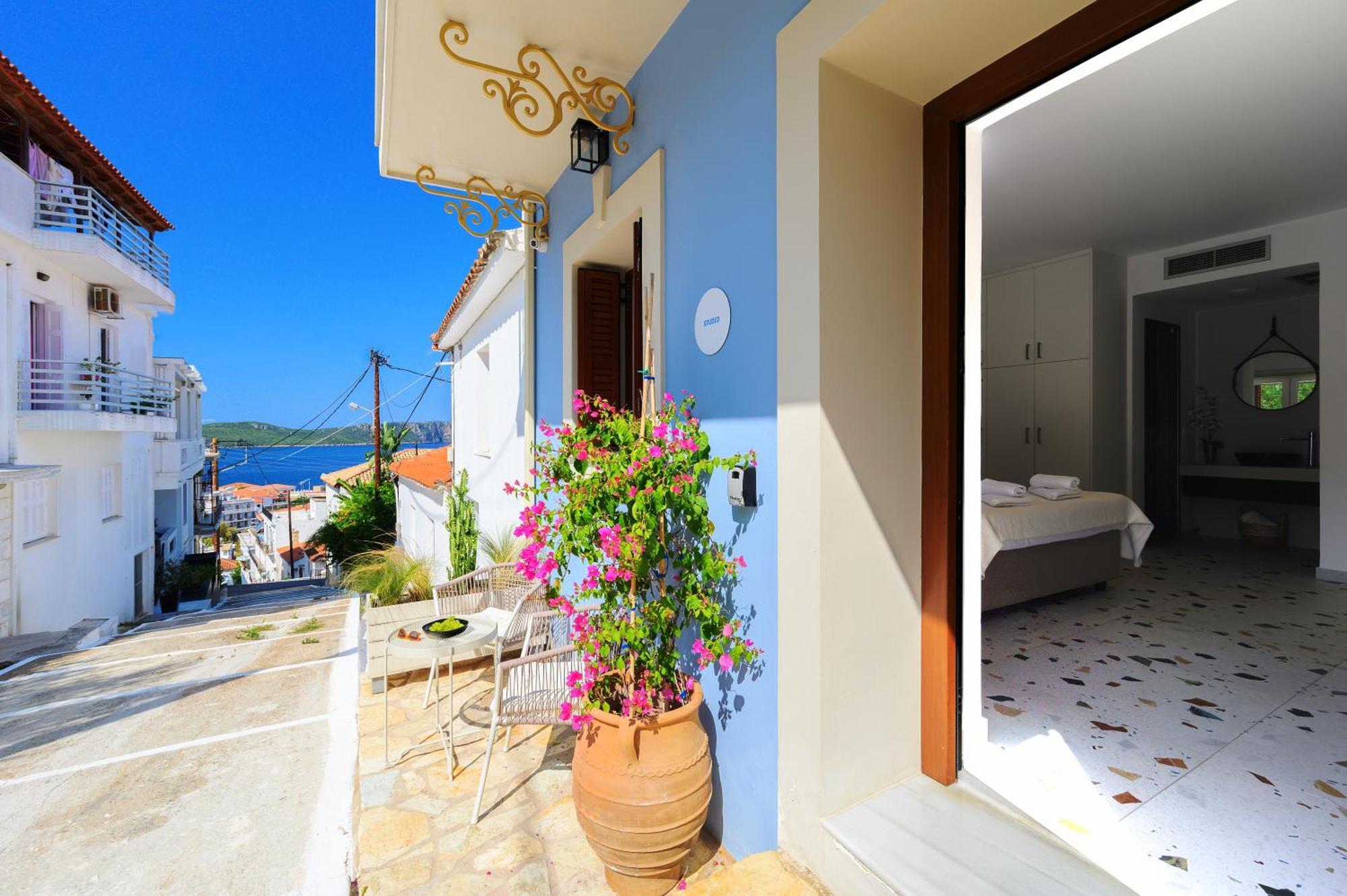 Blue Sky House Aparthotel Pylos Exteriör bild